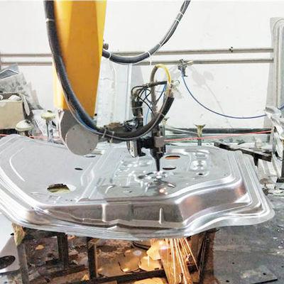 각종 금속 판의 뻗기 조각 및 덮기 부품의 가장자리와 구멍을 절단하는 데 사용되는 3D 레이저 절단 기계